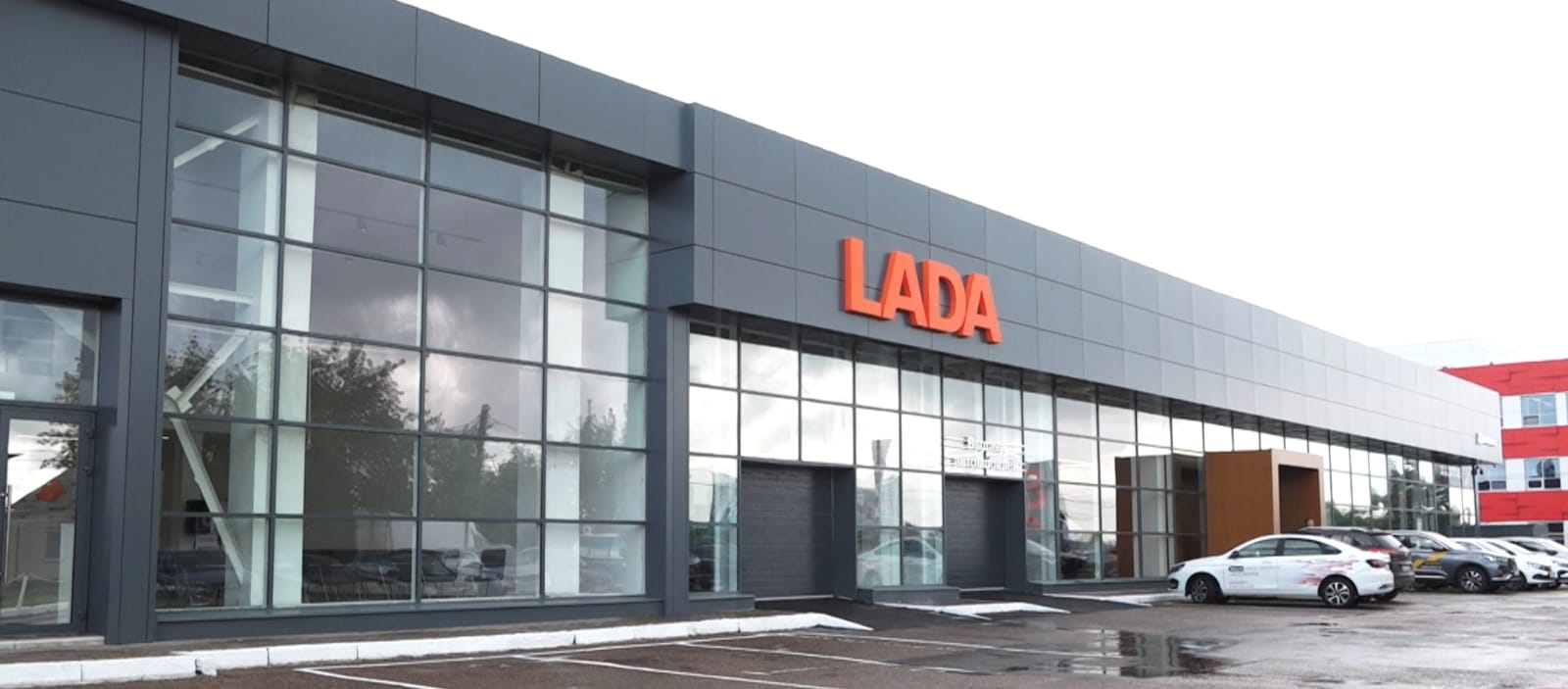 В Уфе открылся новый официальный дилерский центр LADA